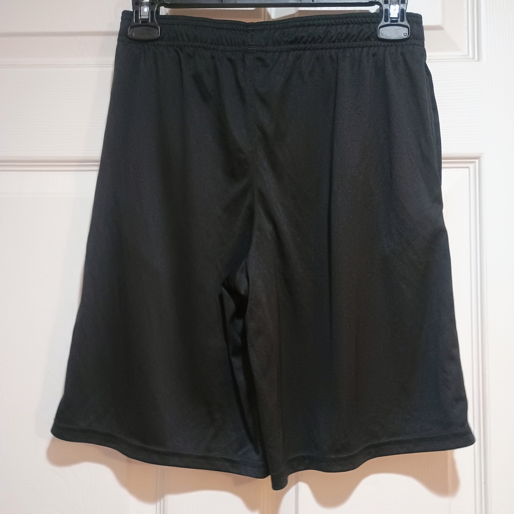 Boys Under Armour Black Athletic Basketball Shorts with Red Logo Size YXL - Picture 5 of 6